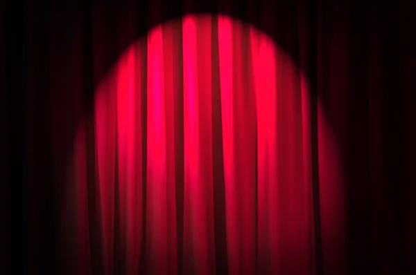 Cortinas brillantemente iluminadas en concepto de teatro —  Fotos de Stock