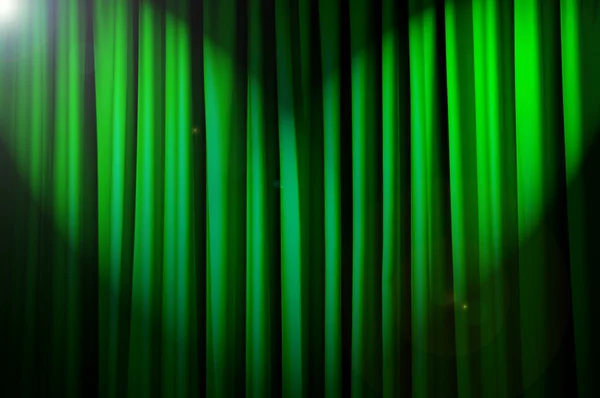 Hell beleuchtete Vorhänge im Theaterkonzept — Stockfoto