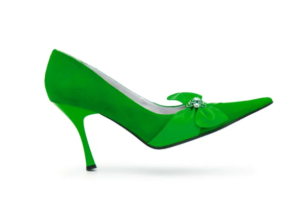 Зеленые женские туфли на белом фоне — стоковое фото