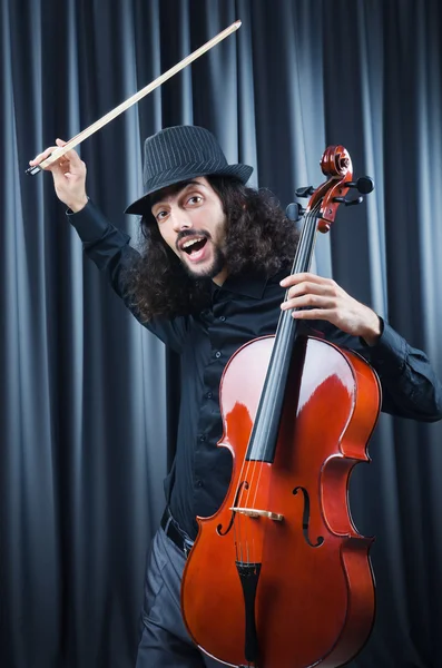 Mann spielt Cello — Stockfoto