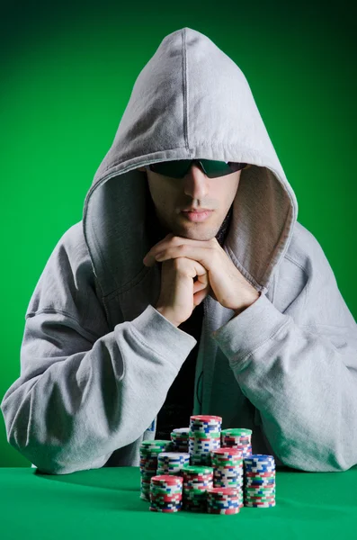 Hráči v kasinu a čipy — Stock fotografie