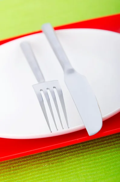 Üres tányér evőeszközzel — Stock Fotó