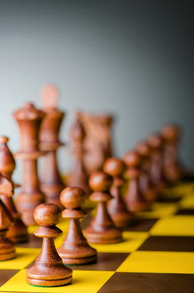 Шахова концепція з різними фігурами — стокове фото