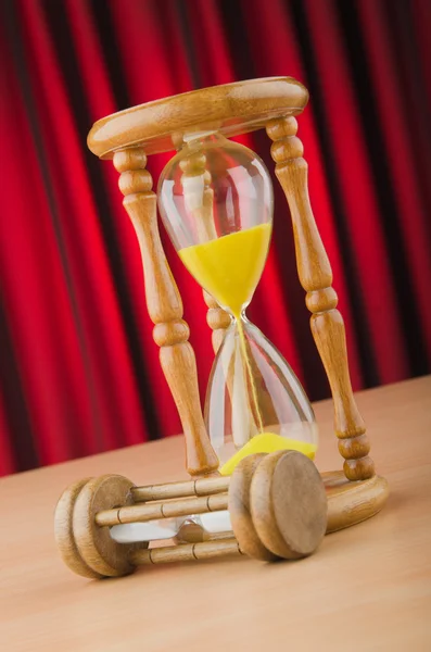 Vidro de hora em conceito de tempo — Fotografia de Stock