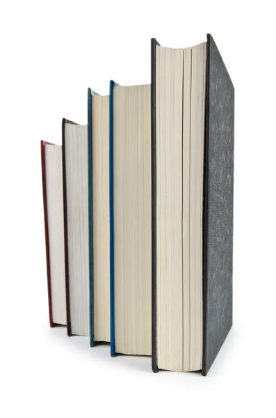 Boeken in hoge stapel geïsoleerd op wit — Stockfoto