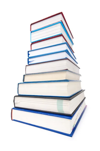 Boeken in hoge stapel geïsoleerd op wit — Stockfoto