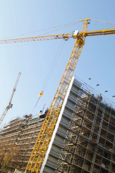 Construction crane on the site — Stock Photo, Image