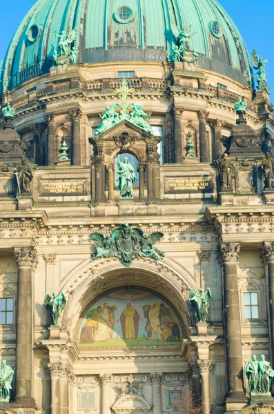 日の光の中にベルリン大聖堂 — ストック写真