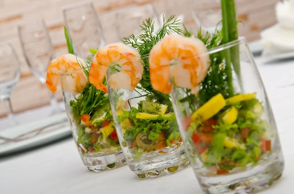 stock image Prawns served in glasses