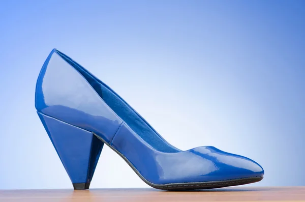 Kvinna skor i fashion-konceptet — Stockfoto