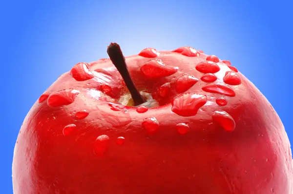 Fresh apple with water droplets — Stock Photo, Image