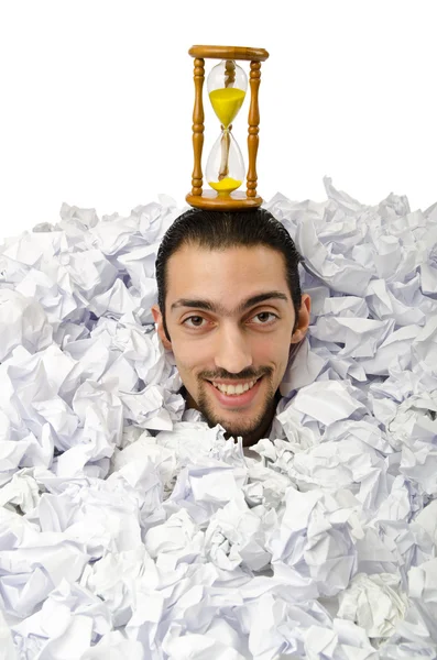 Homme avec beaucoup de papier froissé — Photo