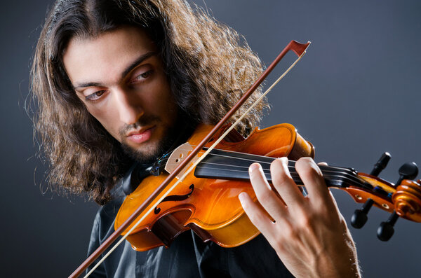 Violin player playing the intstrument