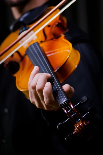 Unga violin spelare spelar — Stockfoto