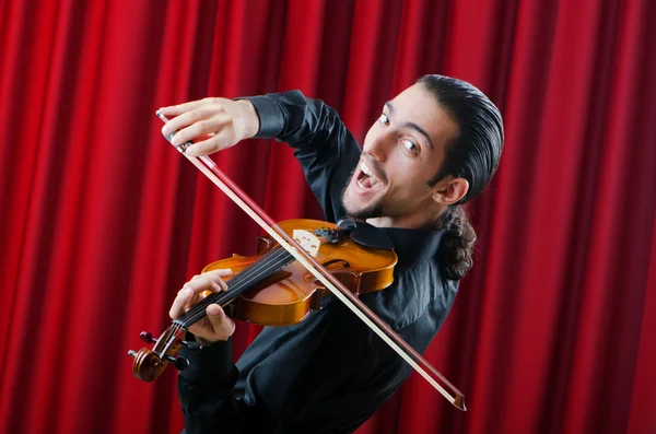 Joven violinista tocando — Foto de Stock