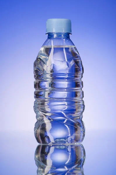 Flessen water als gezonde drank concept — Stockfoto