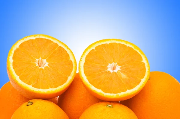 Τα πορτοκάλια στο κλίση φόντο — Φωτογραφία Αρχείου