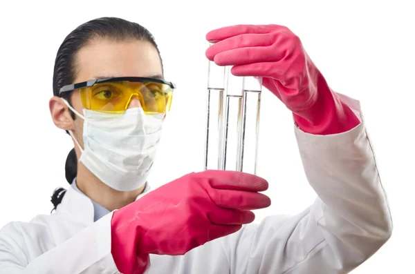 Mladý chemik pracující v laboratoři — Stock fotografie