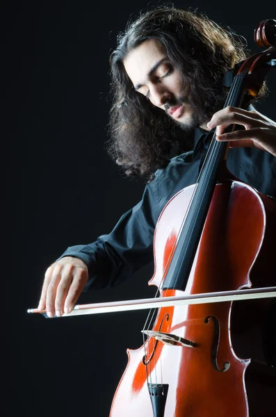 Homme jouant du violoncelle — Photo