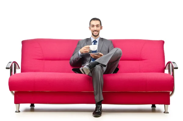 Homem sentado no sofá — Fotografia de Stock
