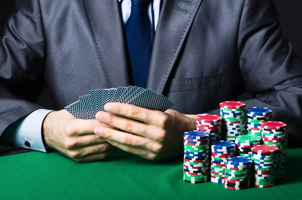 Man spelar i casinot — Stockfoto