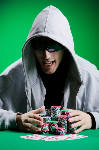 Spieler in Casino und Chips — Stockfoto