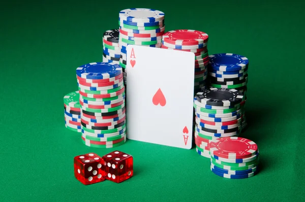 Casino concept met chips en kaarten — Stockfoto