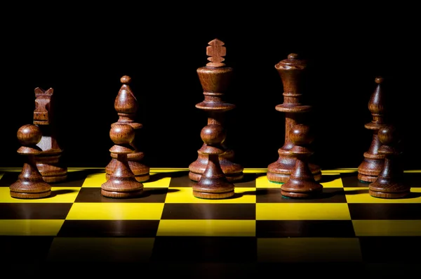 Concept de jeu d'échecs avec des pièces — Photo