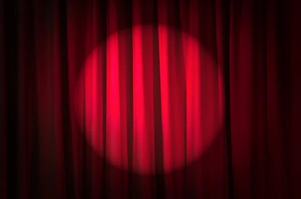 Cortinas brilhantemente iluminadas no conceito de teatro — Fotografia de Stock