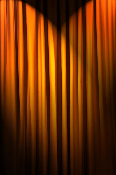 Cortinas brilhantemente iluminadas no conceito de teatro — Fotografia de Stock