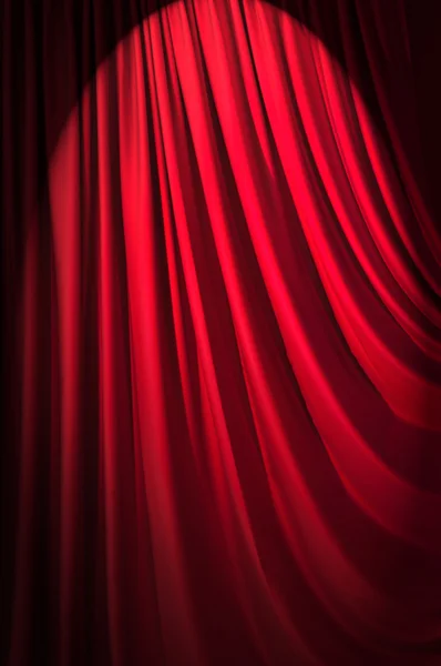 Cortinas brilhantemente iluminadas no conceito de teatro — Fotografia de Stock
