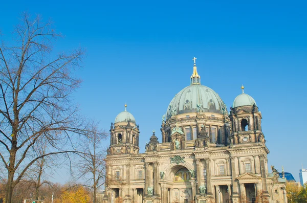 Berliner Dom bei Tageslicht — Stockfoto