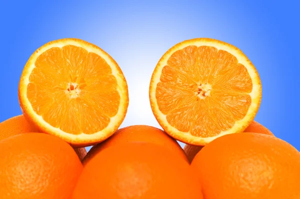 Orangen auf dem Hintergrund des Gefälles — Stockfoto