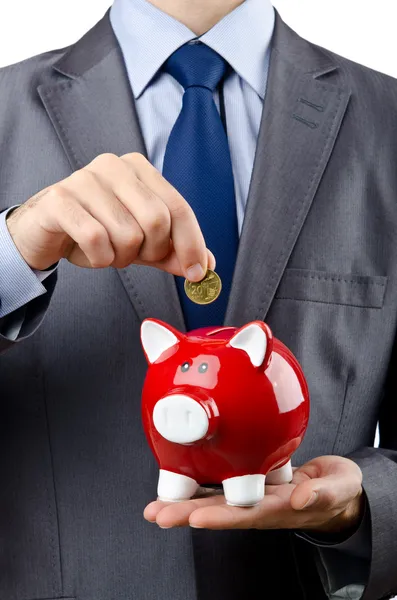 Mann spart sein Geld im Sparschwein — Stockfoto
