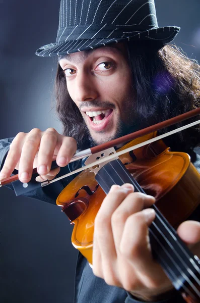 スタジオでジプシーのバイオリン奏者 — ストック写真