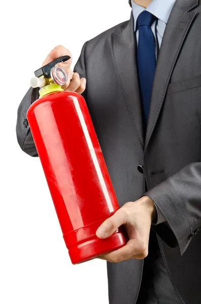 Людина з вогнегасником у концепції пожежогасіння — стокове фото