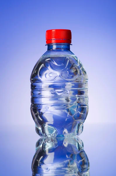 健康的な飲み物概念としての水のボトル — ストック写真