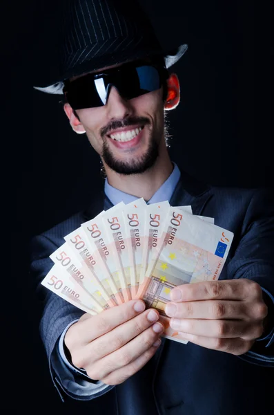 Uomo con denaro contraffatto — Foto Stock