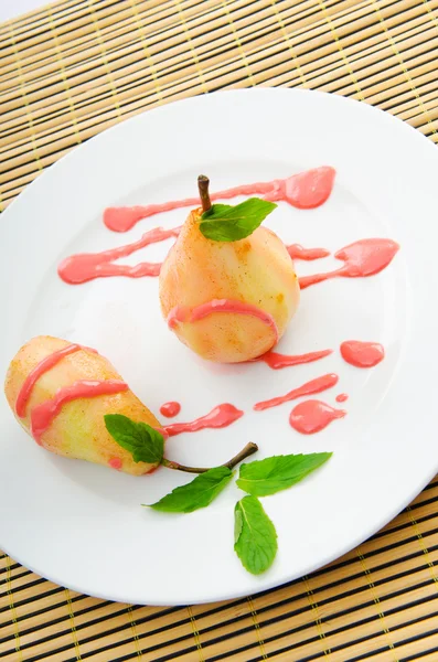 プレートの梨のデザート — ストック写真