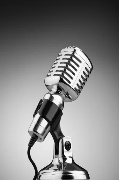 Microfono vintage sullo sfondo — Foto Stock