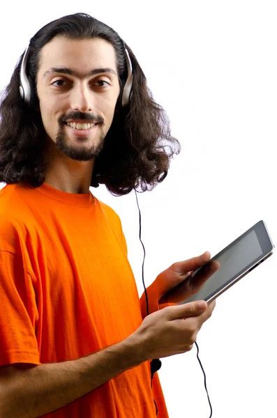 Φοιτητής ακούγοντας μουσική με υπολογιστή δισκίο — Φωτογραφία Αρχείου