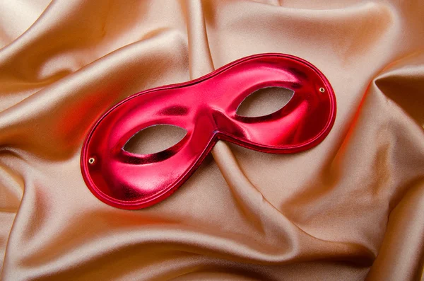 Carnical maska na tle satyna — Zdjęcie stockowe