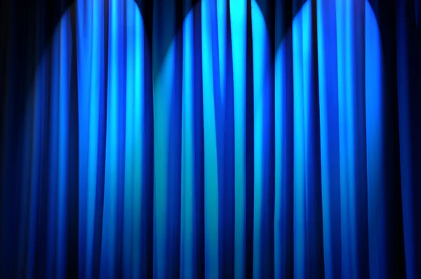 Cortinas brillantemente iluminadas en concepto de teatro —  Fotos de Stock