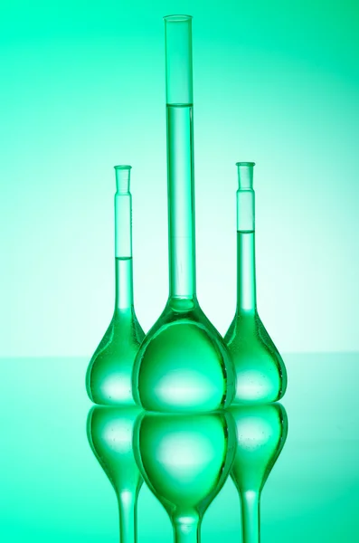 Chemische glazen buizen in lab — Stockfoto