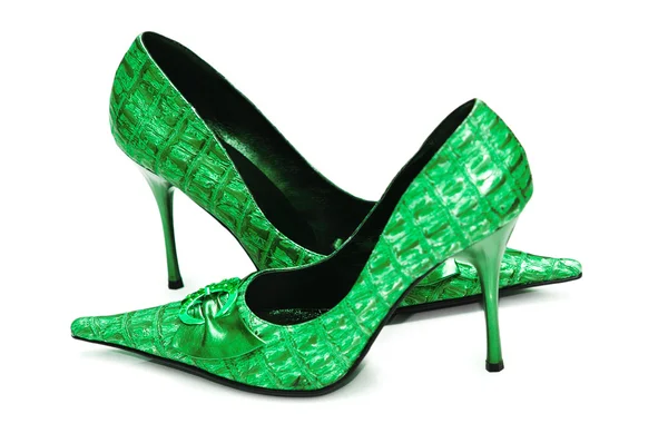 Πράσινο γυναικεία παπούτσια σε άσπρο φόντο — Φωτογραφία Αρχείου