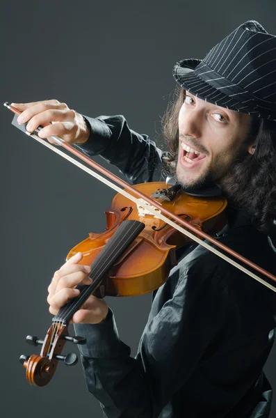 Geiger spielt Geige — Stockfoto