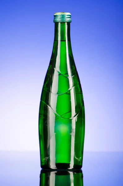Wasserflaschen als gesundes Getränk-Konzept — Stockfoto
