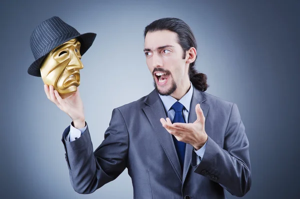 Biznesmen z maską ukrywanie swojej tożsamości — Zdjęcie stockowe