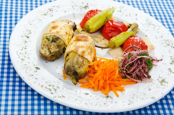 Légumes grillés servis dans l'assiette — Photo