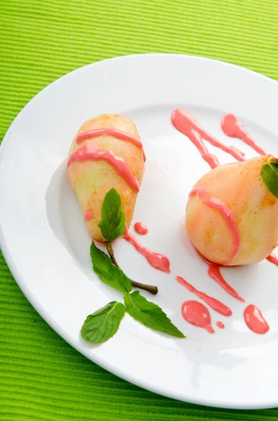 ソースの梨とデザート — ストック写真